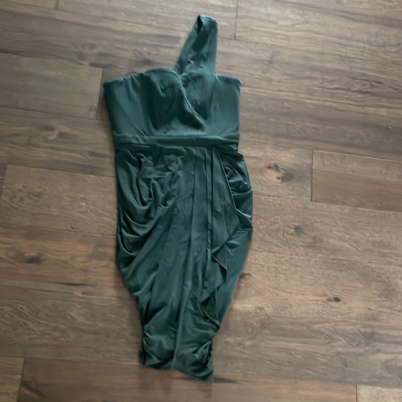 Beautiful dark green dress in excellent condition. - Picture 4 of 6